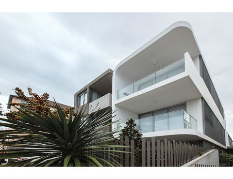 Oceanside Elegance At Superb Home Steps From Sand - Accommodation Bookings 19