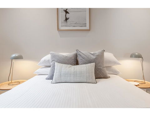 Oceanside Elegance At Superb Home Steps From Sand - Accommodation Bookings 11
