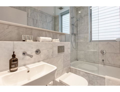 Oceanside Elegance At Superb Home Steps From Sand - Accommodation Bookings 3