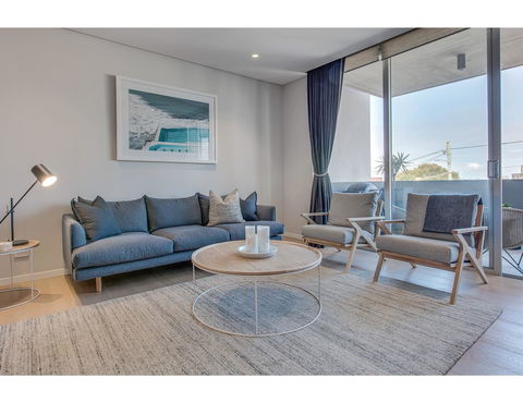 Oceanside Elegance At Superb Home Steps From Sand - Accommodation Bookings 0