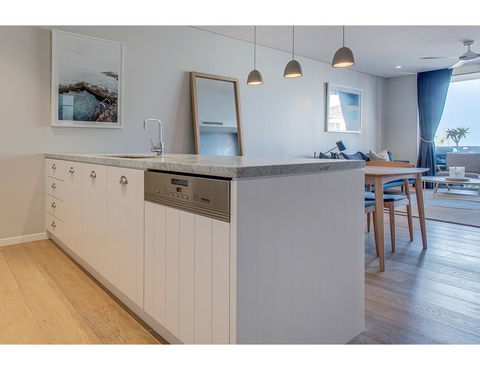 Oceanside Elegance At Superb Home Steps From Sand - Accommodation Bookings 8