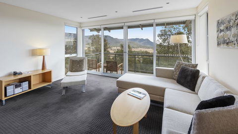 Oaks Cypress Lakes Resort - Accommodation Bookings 9