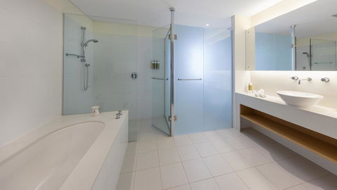 Oaks Cypress Lakes Resort - Accommodation Bookings 7