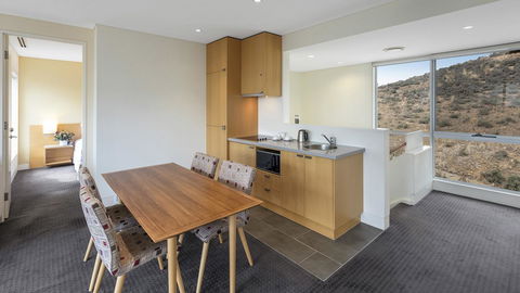 Oaks Cypress Lakes Resort - Accommodation Bookings 11