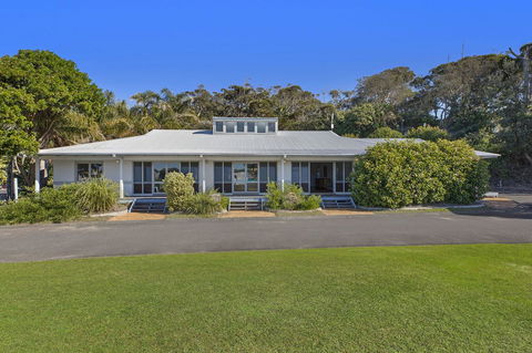 Blue Lagoon Beach Resort - Accommodation Bookings 13