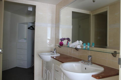 The Boathouse Resort Luxury Apartments - Accommodation Bookings 7