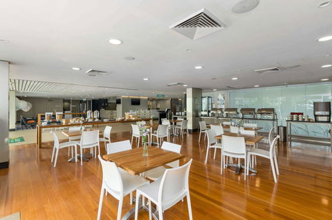 Quality Suites Pioneer Sands - Accommodation Bookings 7