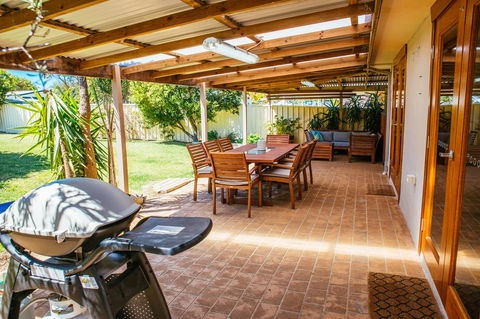 Sunbaker Pet Friendly Awards Finalist 4 Mins Walk To Culburra Beach - Accommodation Bookings 0