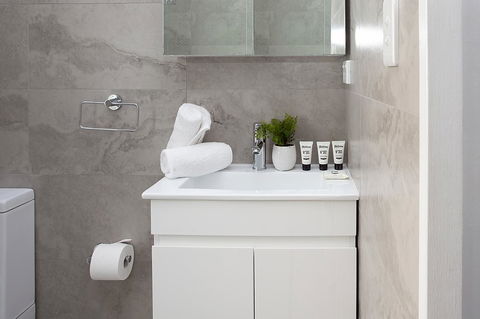 Stylish Apartment With Garage Near Bondi Beach - Accommodation Bookings 6