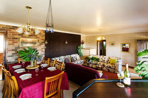 Coal D\' Vine VIEW - Cessnock NSW - Accommodation Bookings 0