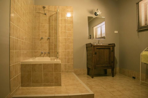Ironstone Estate Lovedale - Accommodation Bookings 10