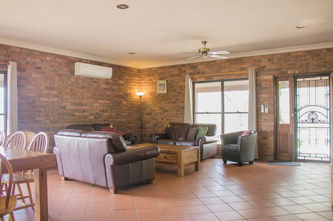 Ironstone Estate Lovedale - Accommodation Bookings 18