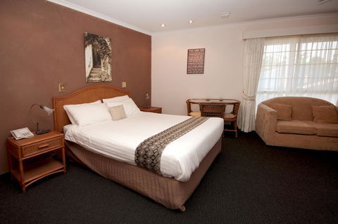 Sapphire Waters Motor Inn - Accommodation Bookings 8