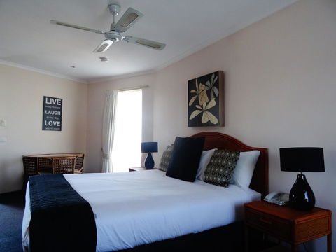 Sapphire Waters Motor Inn - Accommodation Bookings 27
