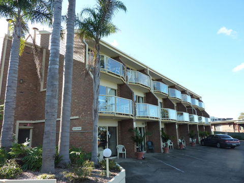 Sapphire Waters Motor Inn - Accommodation Bookings 34