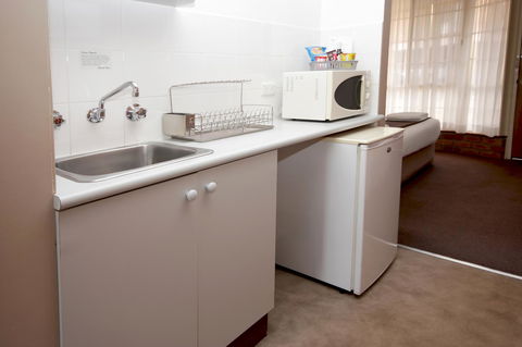 Sapphire Waters Motor Inn - Accommodation Bookings 19