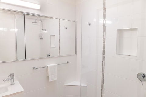 Sapphire Waters Motor Inn - Accommodation Bookings 3