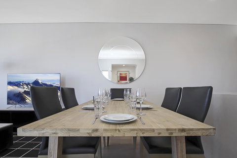 DD Apartments At International Convention Centre - Accommodation Bookings 14