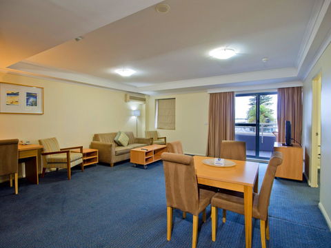 Oaks The Entrance Waterfront Suites - Accommodation Bookings 8