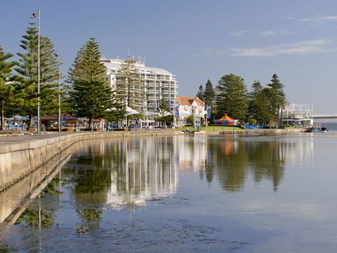 Oaks The Entrance Waterfront Suites - Accommodation Bookings 4