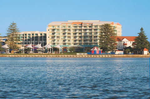 Oaks The Entrance Waterfront Suites - Accommodation Bookings 9