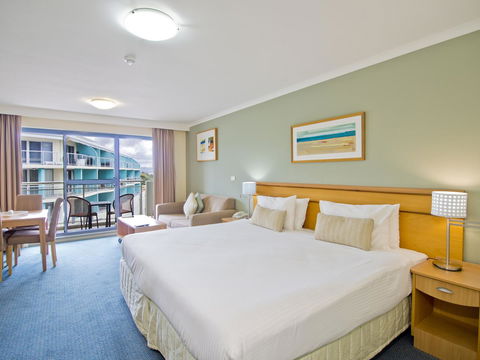 Oaks The Entrance Waterfront Suites - Accommodation Bookings 10