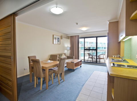 Oaks The Entrance Waterfront Suites - Accommodation Bookings 11