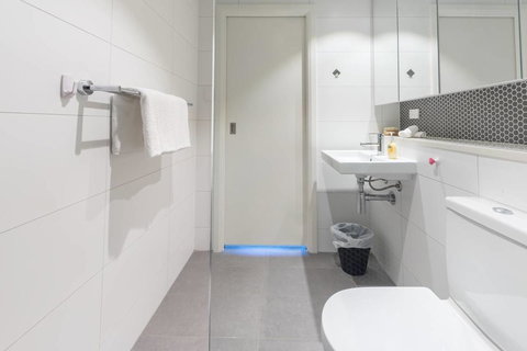 Two Bedders Apartment With Stunning Water View - Accommodation Bookings 12