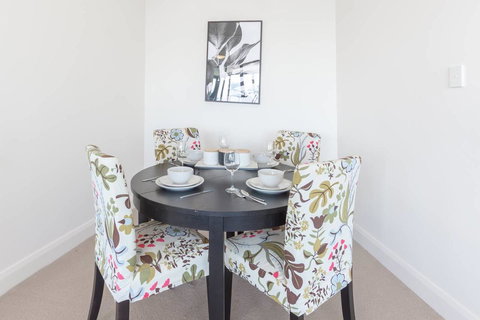 Two Bedders Apartment With Stunning Water View - Accommodation Bookings 17