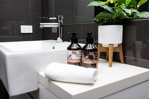 Brand New Executive Apartment - Accommodation Bookings 17