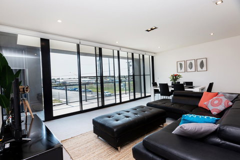 Brand New Executive Apartment - Accommodation Bookings 21