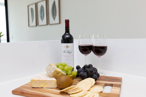 Brand New Executive Apartment - Accommodation Bookings 18