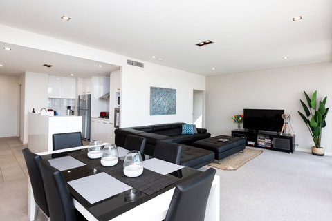Brand New Executive Apartment - Accommodation Bookings 0