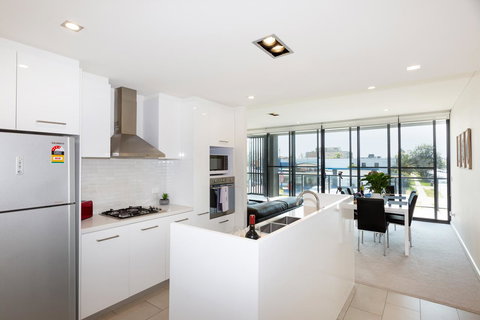 Brand New Executive Apartment - Accommodation Bookings 5