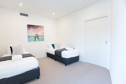 Brand New Executive Apartment - Accommodation Bookings 15