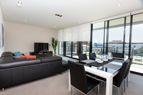 Brand New Executive Apartment - Accommodation Bookings 3