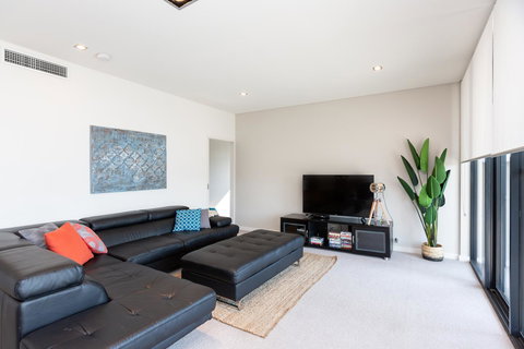 Brand New Executive Apartment - Accommodation Bookings 22