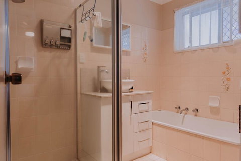 Central Wagga Self Catering Apartment - Accommodation Bookings 11