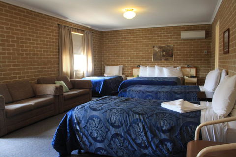 Grand Manor Motor Inn - Accommodation Bookings 1