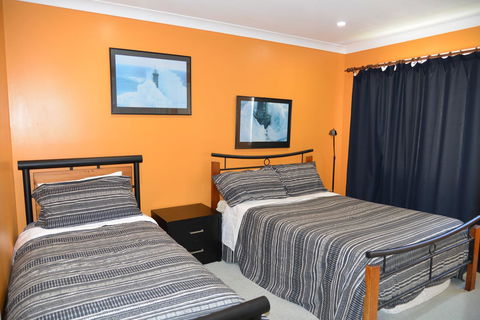 The Boat House - Accommodation Bookings 19