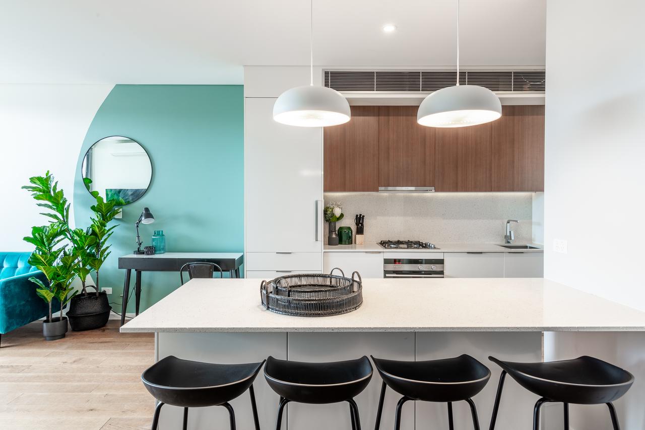 Large Light Luxe 3BDR 2BA Free Parking - Walk To Sydney Uni And RPA - thumb 5