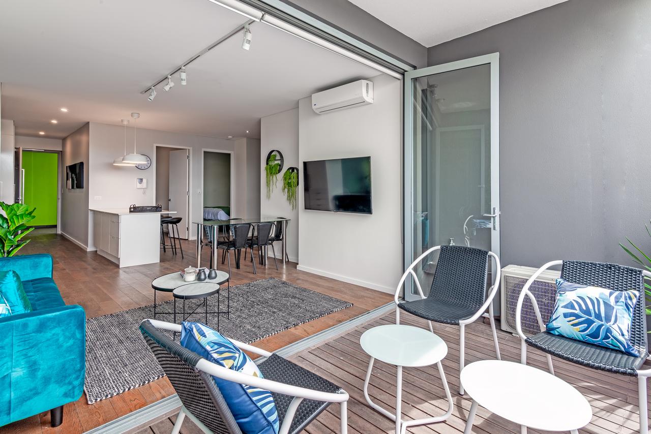 Large Light Luxe 3BDR 2BA Free Parking - Walk To Sydney Uni And RPA - thumb 1