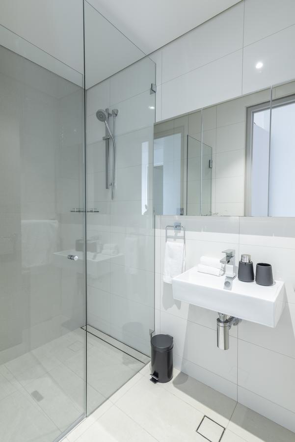 Large Light Luxe 3BDR 2BA Free Parking - Walk To Sydney Uni And RPA - thumb 8