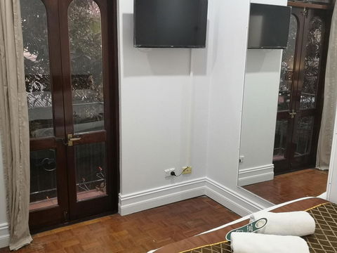 Newtown Cozy Stays - Accommodation Bookings 33