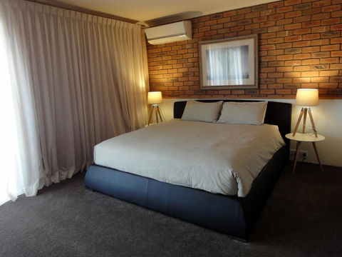 Summerhill Motor Inn - Accommodation Bookings 36