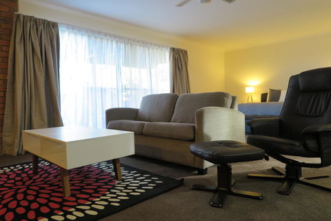Summerhill Motor Inn - Accommodation Bookings 40
