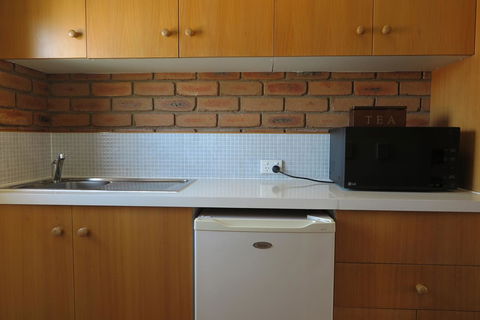 Summerhill Motor Inn - Accommodation Bookings 3