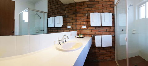 Summerhill Motor Inn - Accommodation Bookings 7