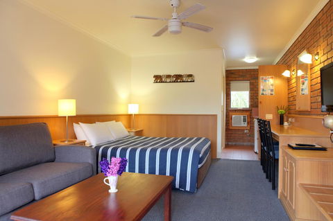 Summerhill Motor Inn - Accommodation Bookings 14