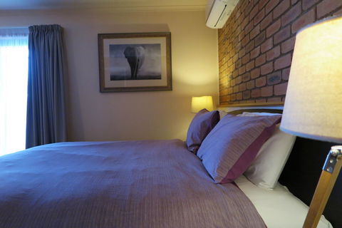 Summerhill Motor Inn - Accommodation Bookings 9